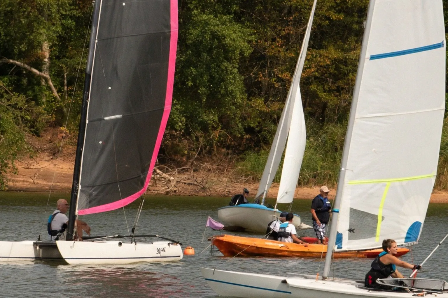 Activités nautiques à Pornichet : comment choisir la bonne école de voile pour vos enfants