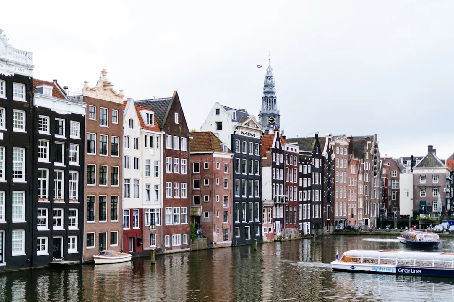 Amsterdam Boat Rental : le dilemme de la navigation solo