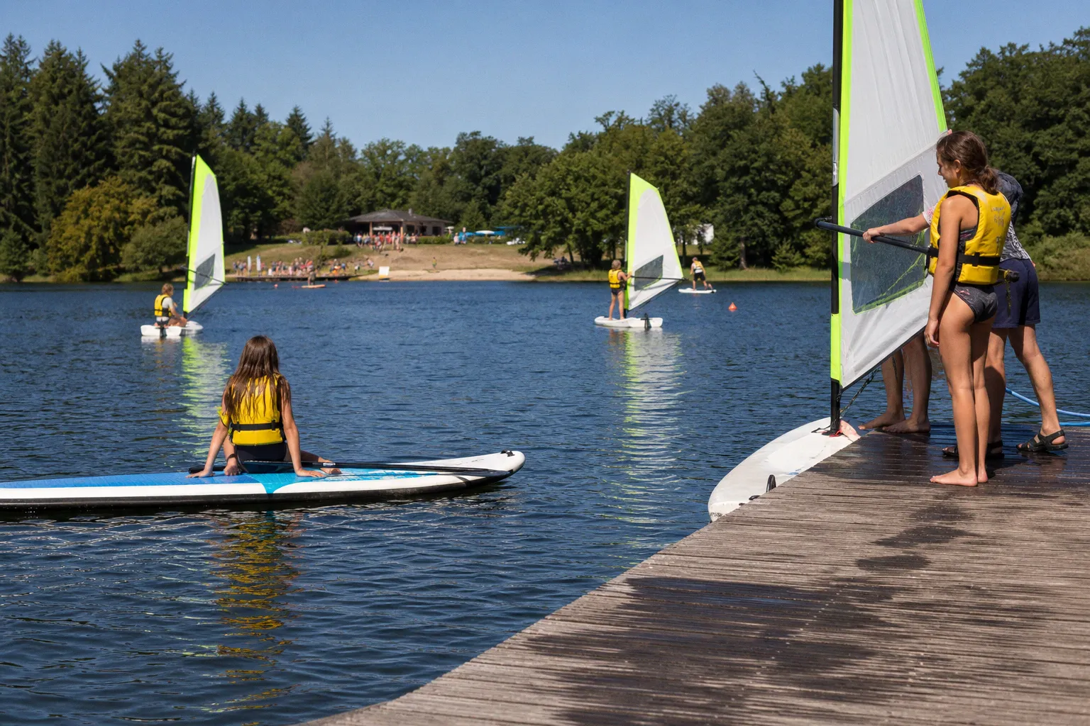 Base nautique de Merdrignac : un succès estival marqué par 2 500 pratiquants