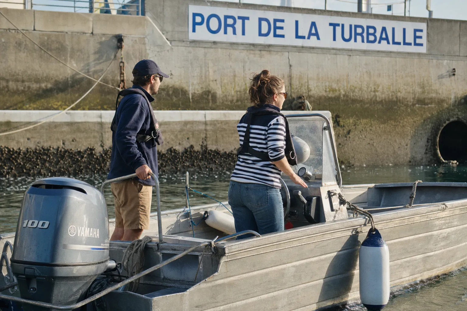 Capitainerie de La Turballe : le quotidien intense de deux saisonniers au port