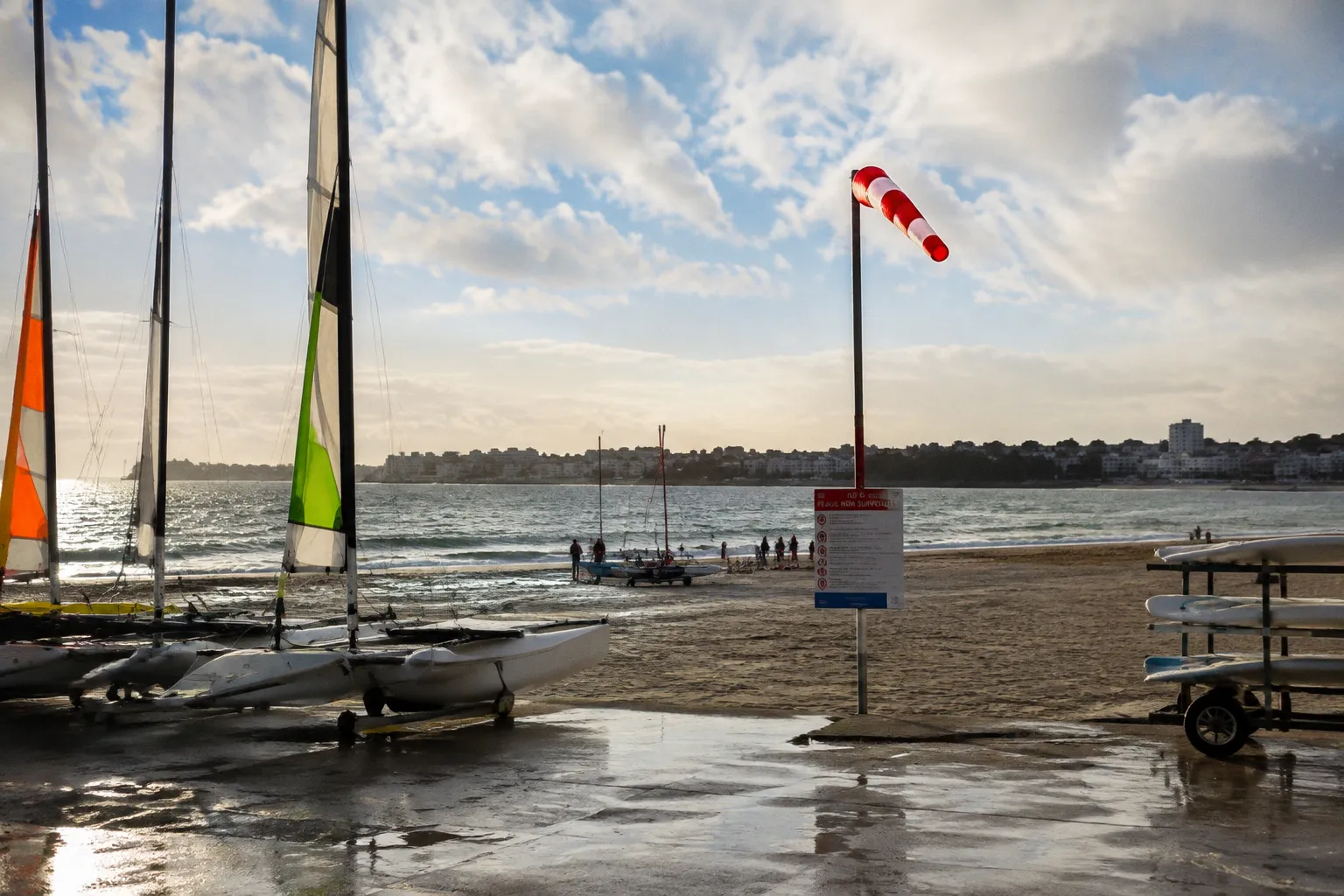 Climat et littoral : comment les nouveaux scénarios météo bouleversent la gestion des activités nautiques