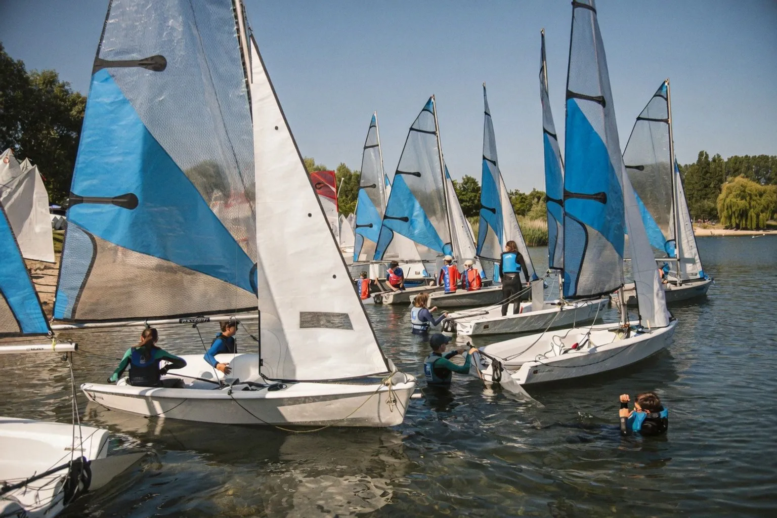 Découverte de la voile à la base de loisirs de Bédanne : une après-midi d'initiation gratuite