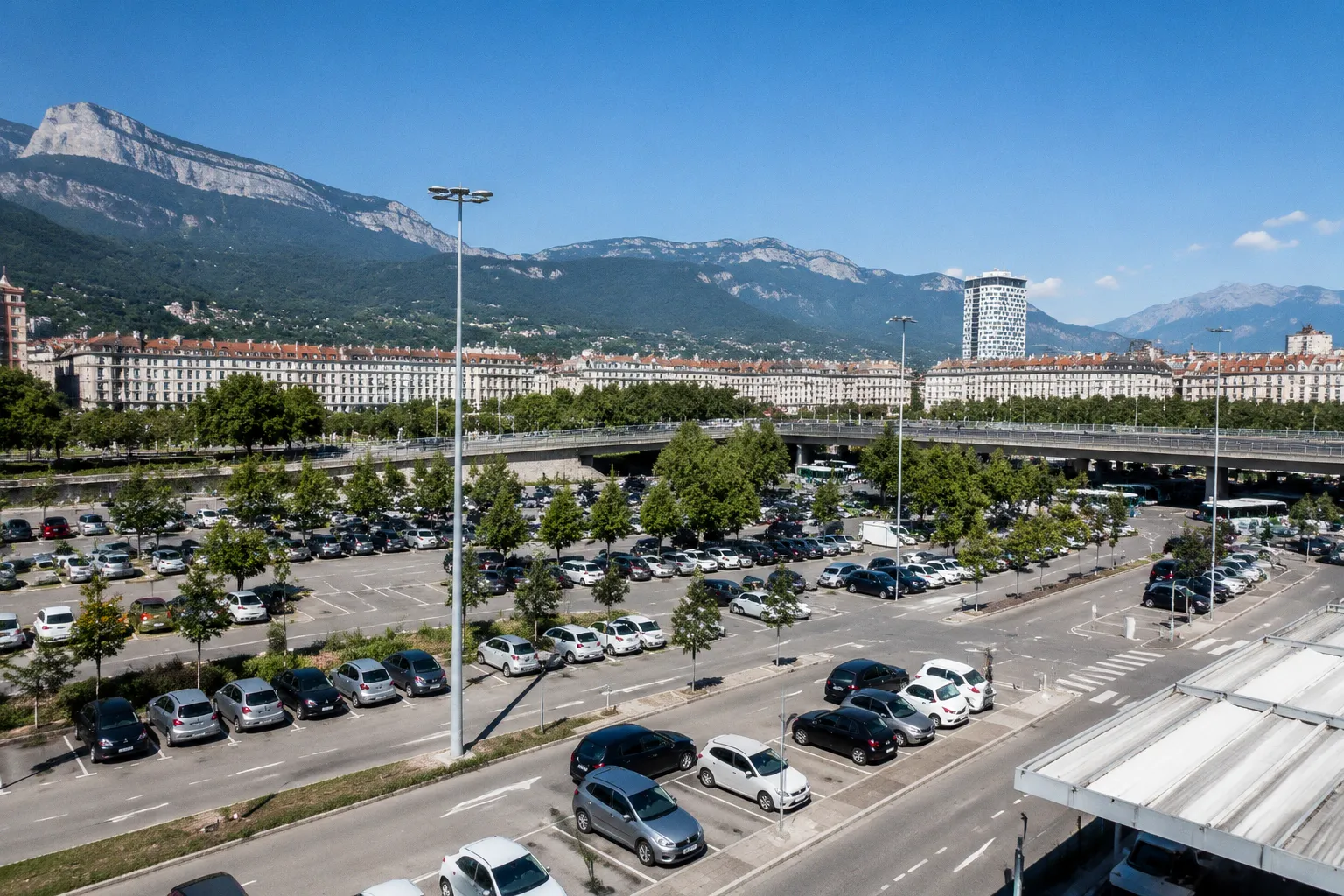 Location de voiture à Grenoble : guide pratique