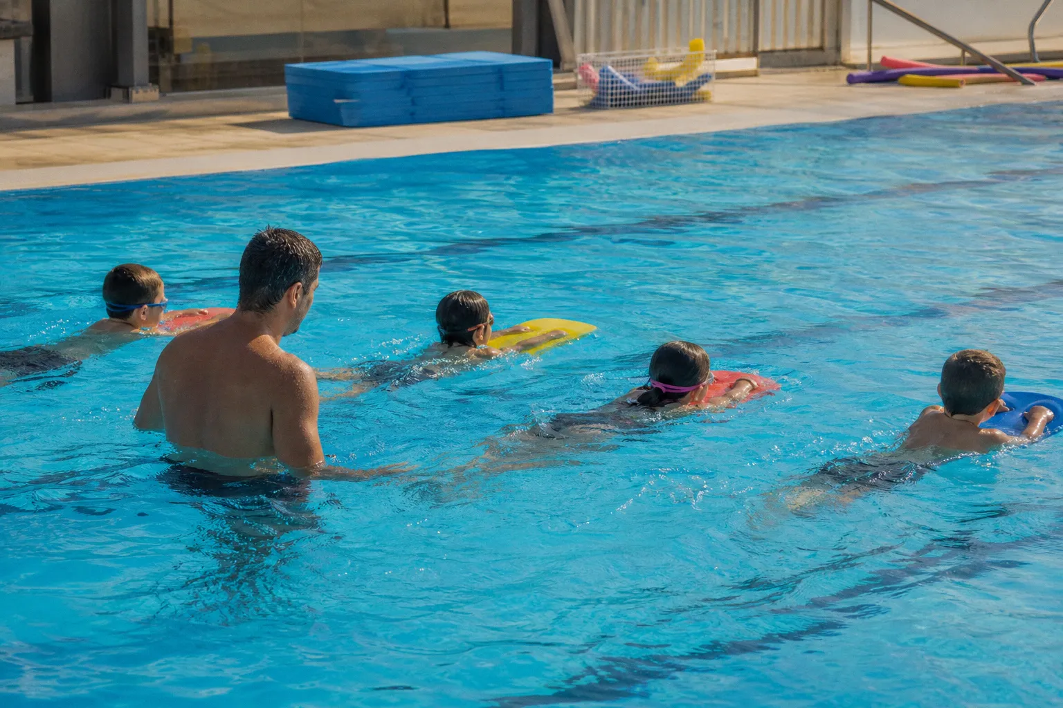 Prévenir la noyade chez les enfants autistes : stratégies de sécurité aquatique